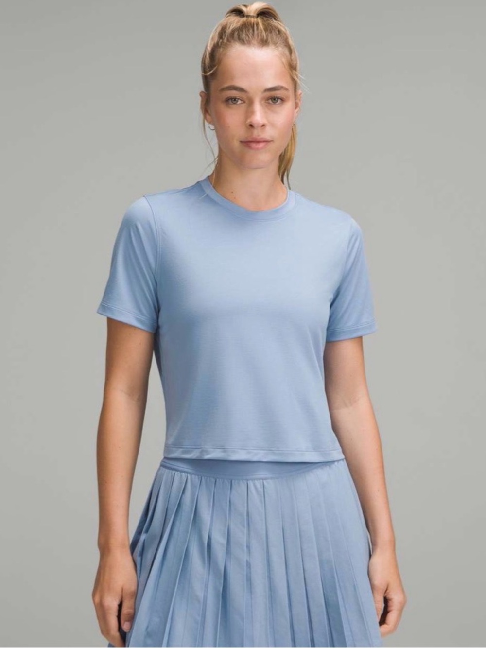 Lululemon Ultralight Waist-Length T-Shirt Size 6 Blue Willow Crop Workout Active